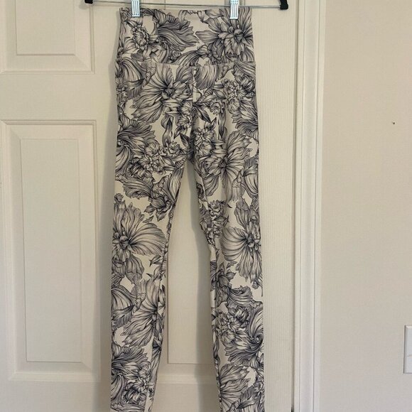 Balance Collection Black and White Floral High Waisted Athletic Leggings Size S - Picture 1 of 4